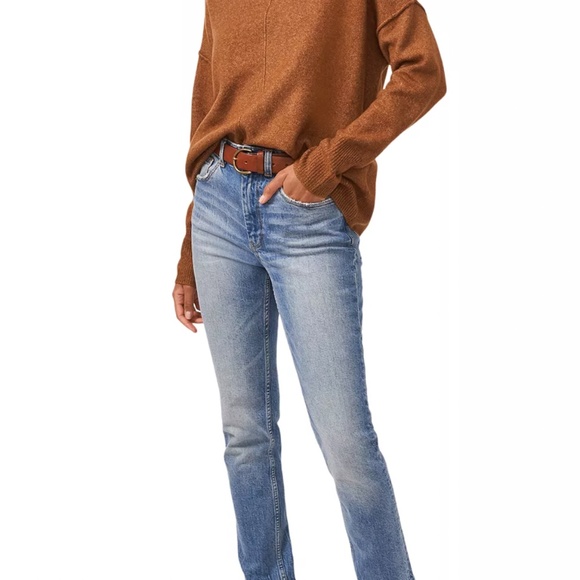 Long Sleeve Extend Shoulder Sweater - Picture 3 of 7